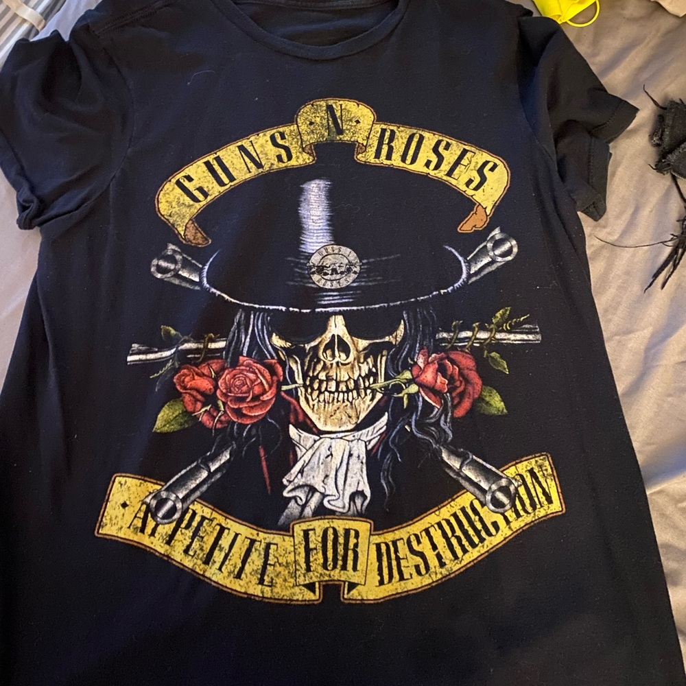 guns and roses t shirt, very soft